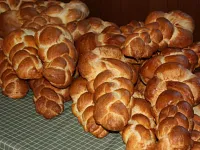 Bazar 2010 — Dank vieler Gaben konnte erneut ein reiches Angebot zugunsten der "...mir hälfed" Sammlung angeboten werden.