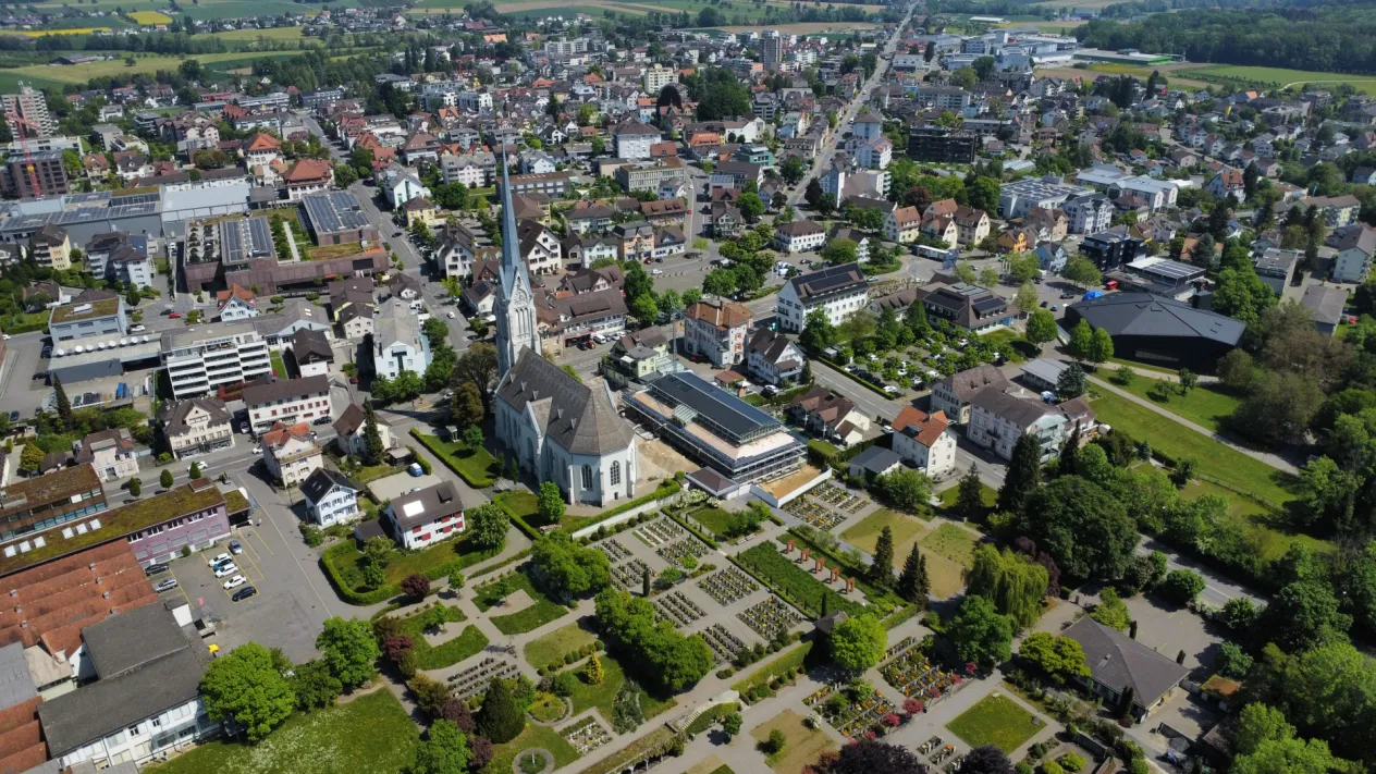Kirche Amriswil und Umgebung (Foto: Otto Seger) Kirche Amriswil und Umgebung (Foto: Otto Seger)