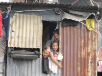 2022, Slumfamilie in Tondo (Foto: C. Schneider)